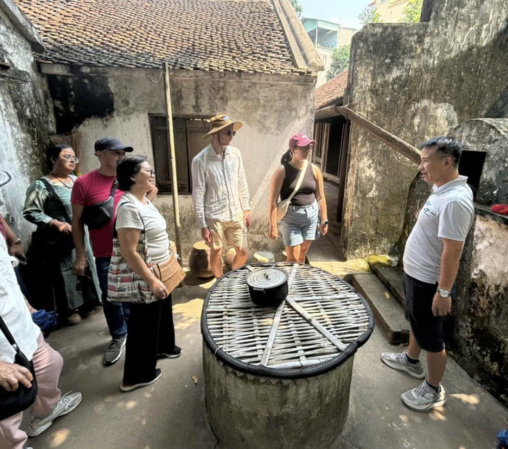 HA NOI CITY TOUR HALF DAY - MORNING TOUR BY BUS